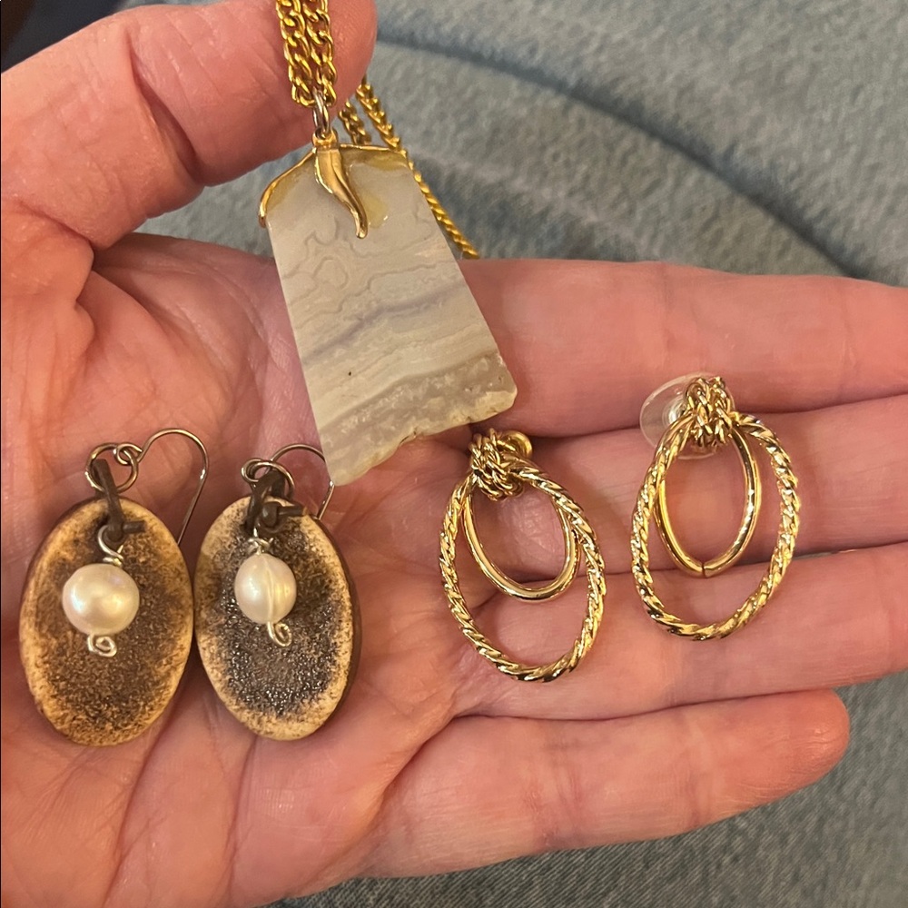 Absolutely Stunning Earrings Set and Necklace